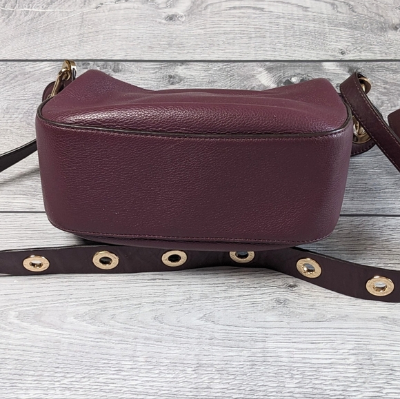 Michael Kors Raven Medium Messenger Crossbody Handbag - Picture 4 of 6